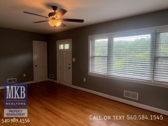 Building Photo - 6099 Franklin Rd