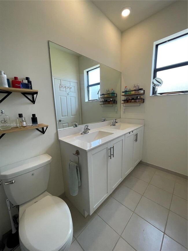 Building Photo - 10586 West 33rd Ct