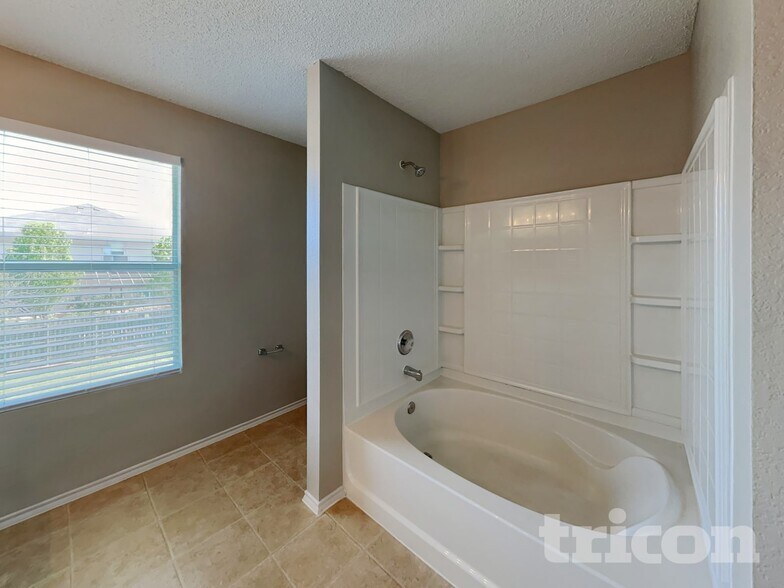 Building Photo - 360 Blairwood Dr