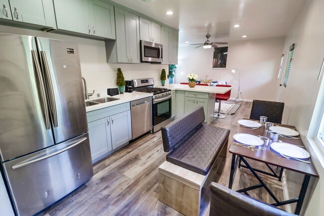 Cook a meal, order in or walk just 10 minutes to countless restaurants, bars & cafes - 1738 Dahlia Ave