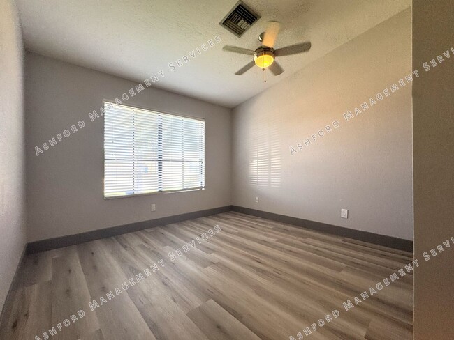 Building Photo - BEAUTIFULLY REMODELED 3 BEDROOM HOME WITH ...