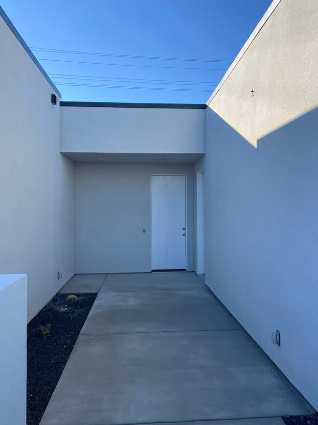 Building Photo - 3155-3152 E San Juan Rd