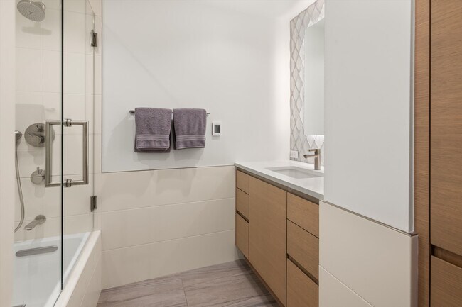 Building Photo - 447 E Cooper Ave