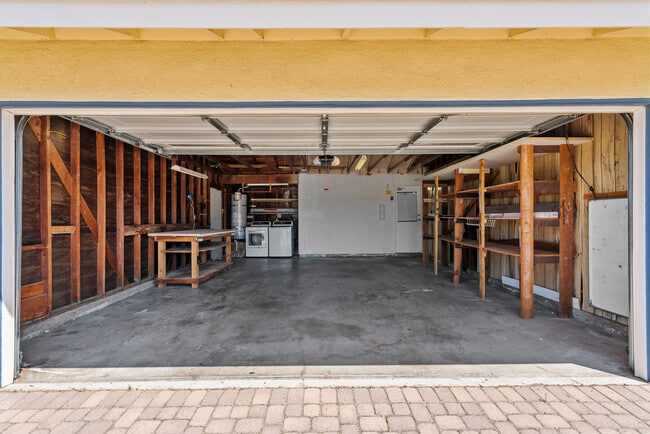 Building Photo - 2248 Drayton Ave