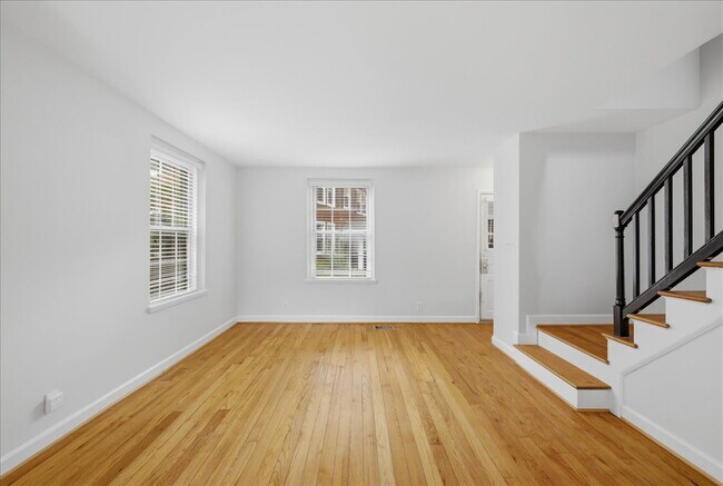 Building Photo - Elegant End-Unit Fairlington Villages Townhome with Private Balcony & Exceptional Community Ameni...