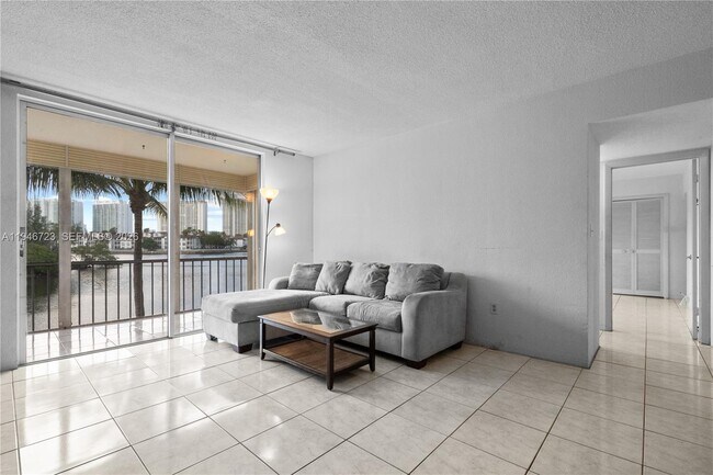 Building Photo - 3030 Marcos Dr