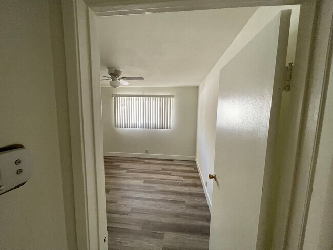 Building Photo - Cute 1 Bedroom 1 Bath Townhome for Rent