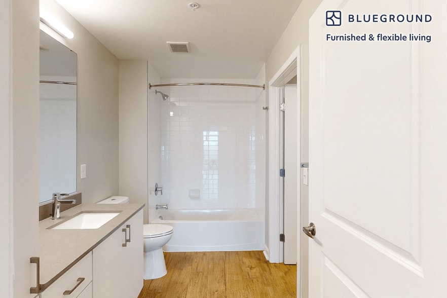 Building Photo - 555 President St