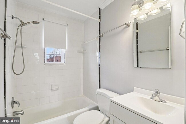 Building Photo - 250 Lynhaven Dr