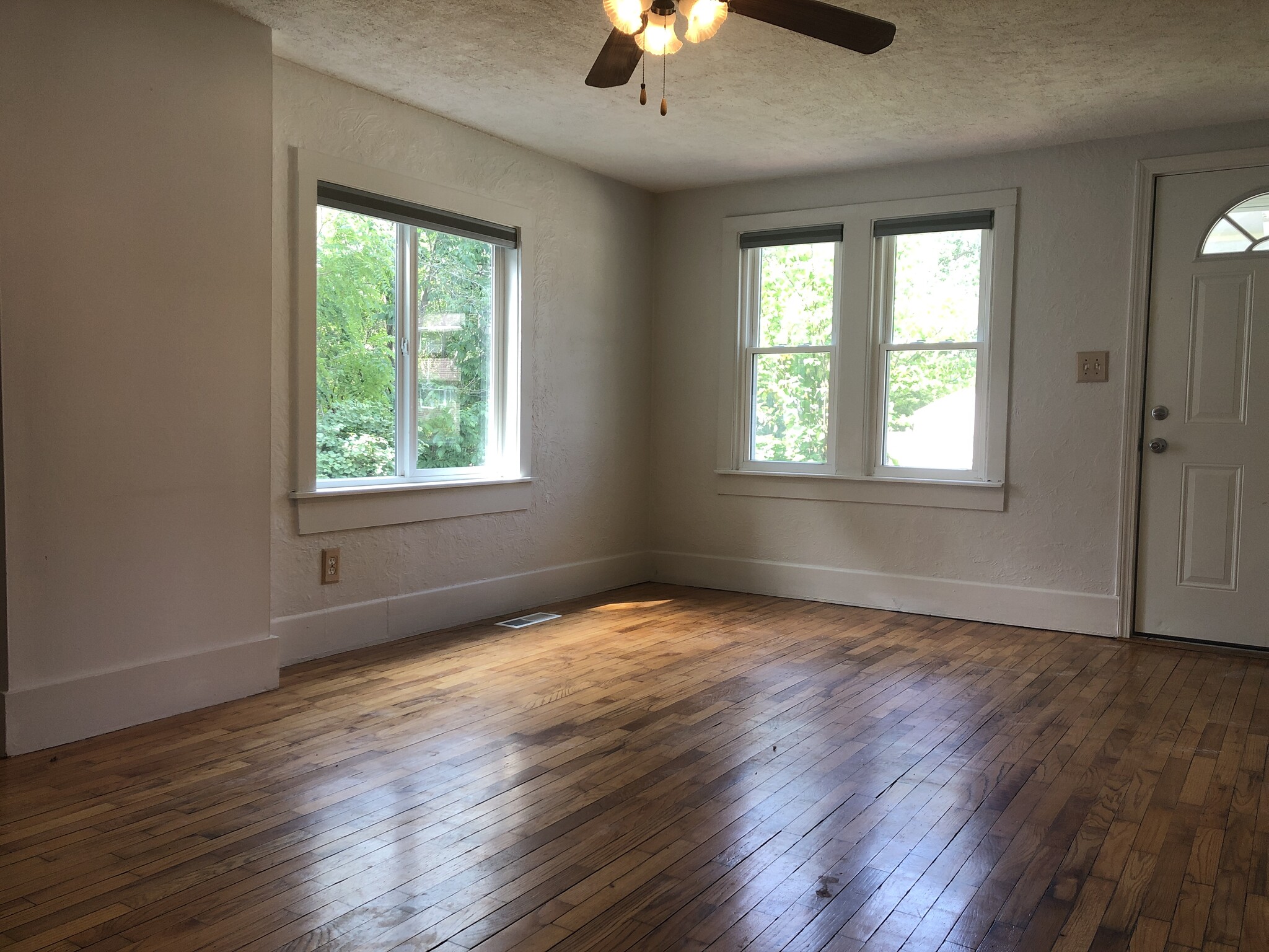 Living Room - 6062 Hardy Ave