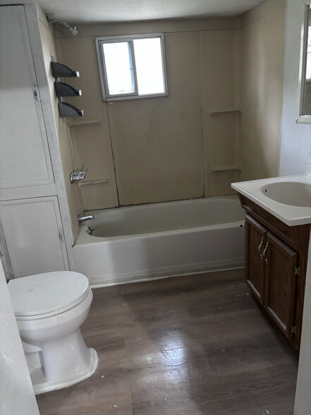 Building Photo - 205 N Hendren Ave