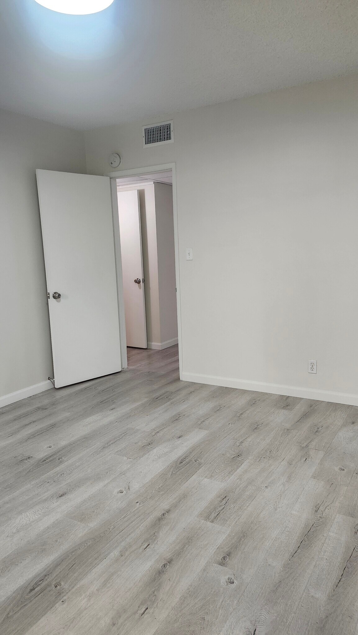 Building Photo - 312 E Dryden St