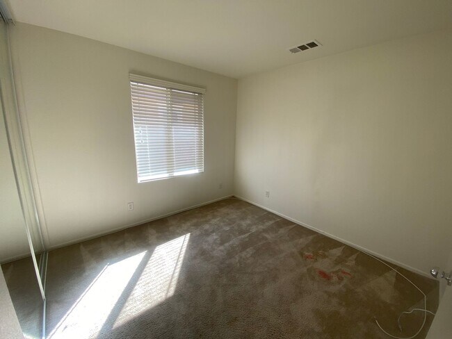 Building Photo - Palmdale 3 Bedroom -Available Now!