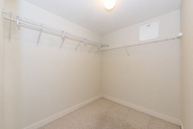 Building Photo - LARGE 1 Bedroom/1 Bathroom with Balcony in Bustling Mount Vernon Triangle!!