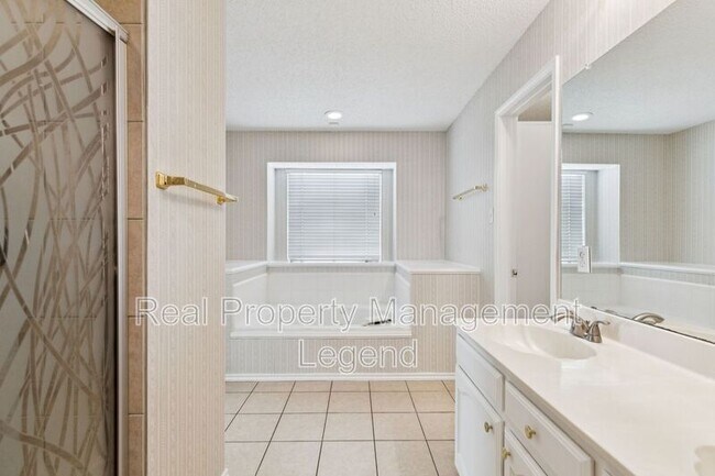 Building Photo - 10971 Castle Dr