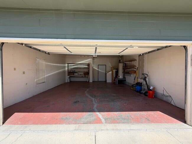 Building Photo - Green House