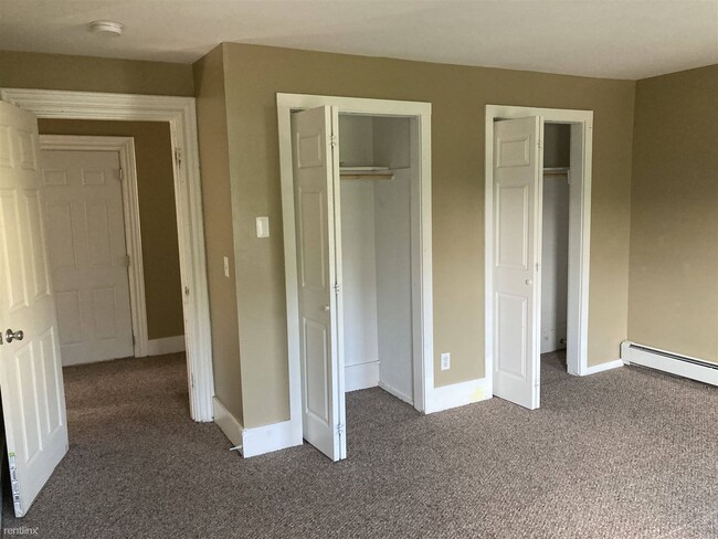 Building Photo - 3 br, 1 bath Triplex - 24 Mount Globe Stre...