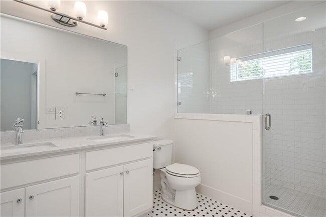 Building Photo - 3014 E 14th 1/2 St