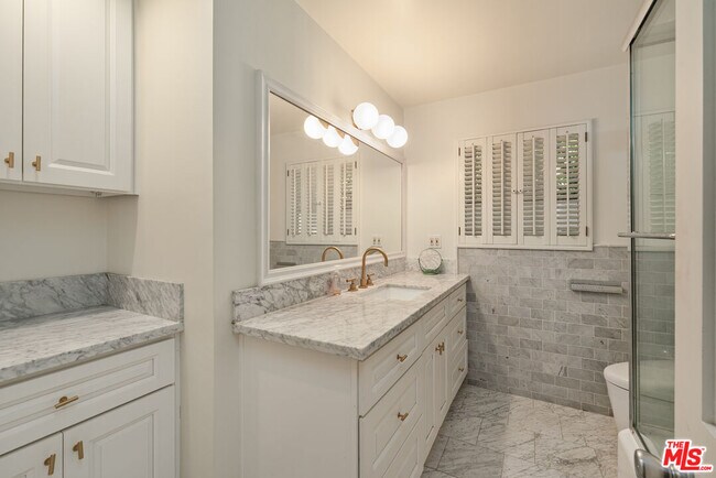 Building Photo - 22417 Dolorosa St