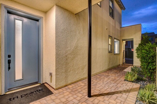 Building Photo - Luxury Fully Furnished Designer Home in Inspirada!