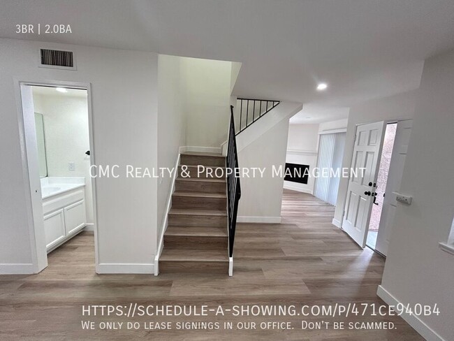 Building Photo - 1580 Park Ave