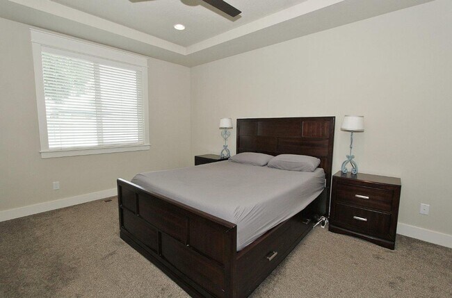 Building Photo - Lovely 4 bed 2 1/2 bath Home in Meridian, Available first week of July