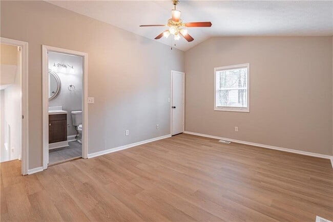 Building Photo - 210 Littlewick Way