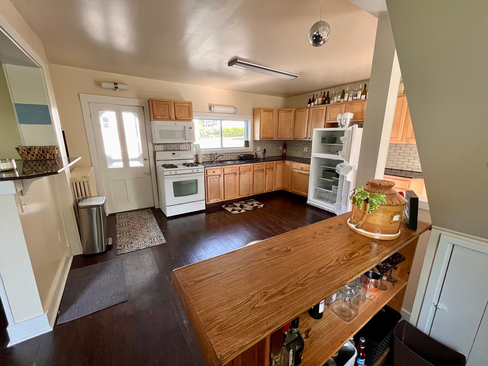 Building Photo - 52 Center St