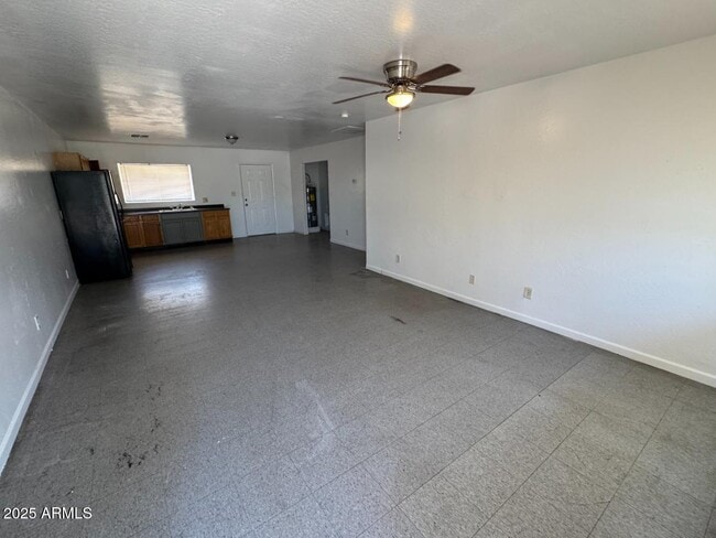 Building Photo - 1331 E Pueblo Ave