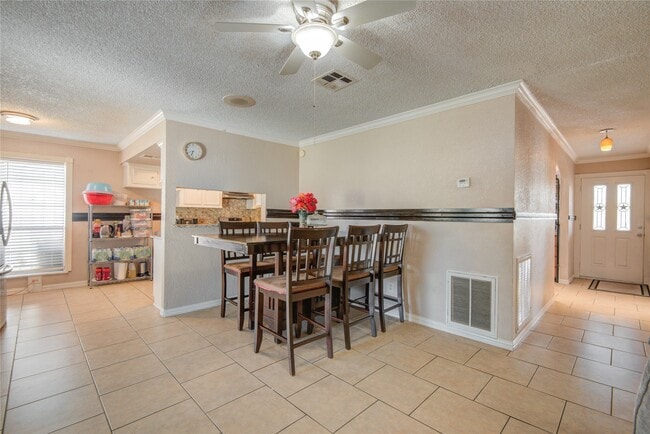 Building Photo - 806 Coolwood Dr