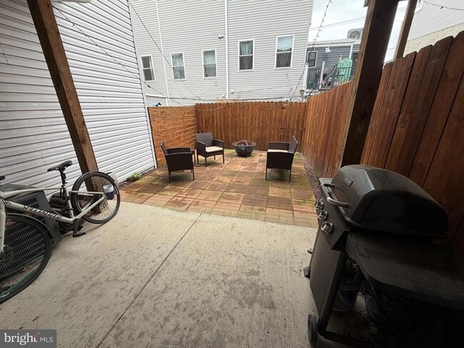 Building Photo - 3013 W Cabot St