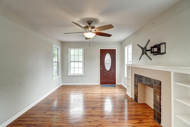 Building Photo - 722 Ralston Ave