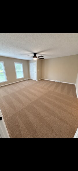 Building Photo - 906 Midwood Dr