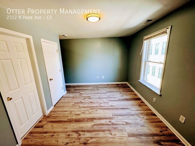 Building Photo - 2322 N Park Ave