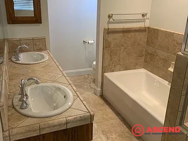 Building Photo - Gorgeous Northwest Bakersfield Home with H...