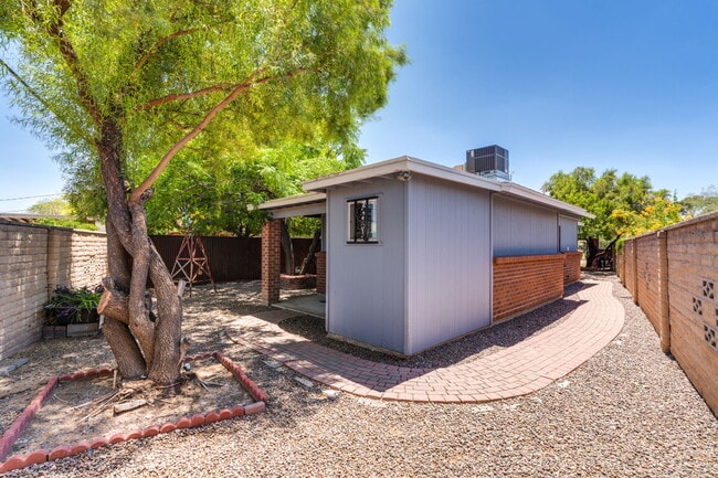 Building Photo - 2724 N Gill Ave