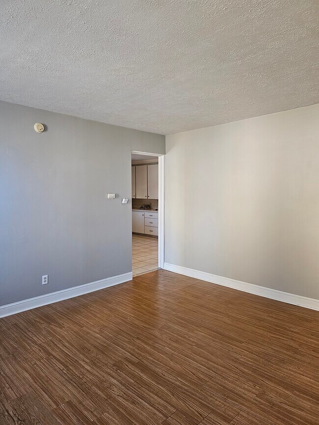 Building Photo - 552 E Buchtel Ave