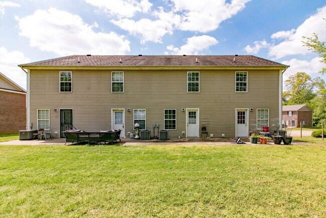 Building Photo - 821 Oak Arbor Ct