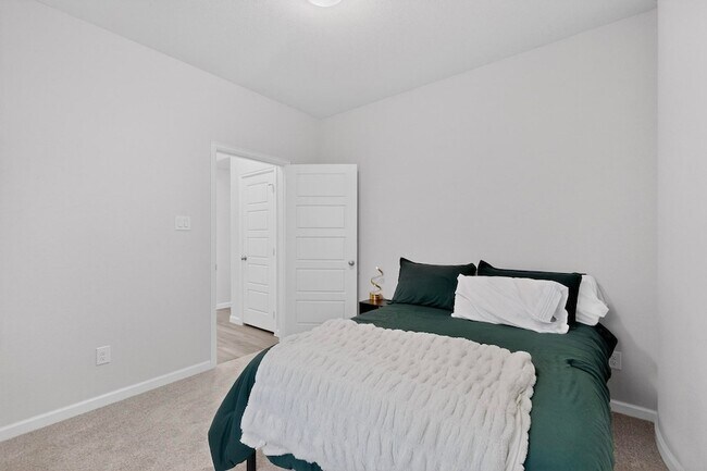 Building Photo - 2319 Kirkstall Wy