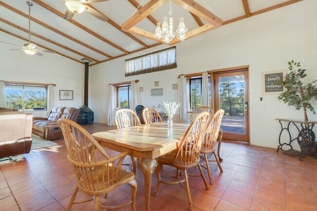 Building Photo - 1063 S Big Bear Rd