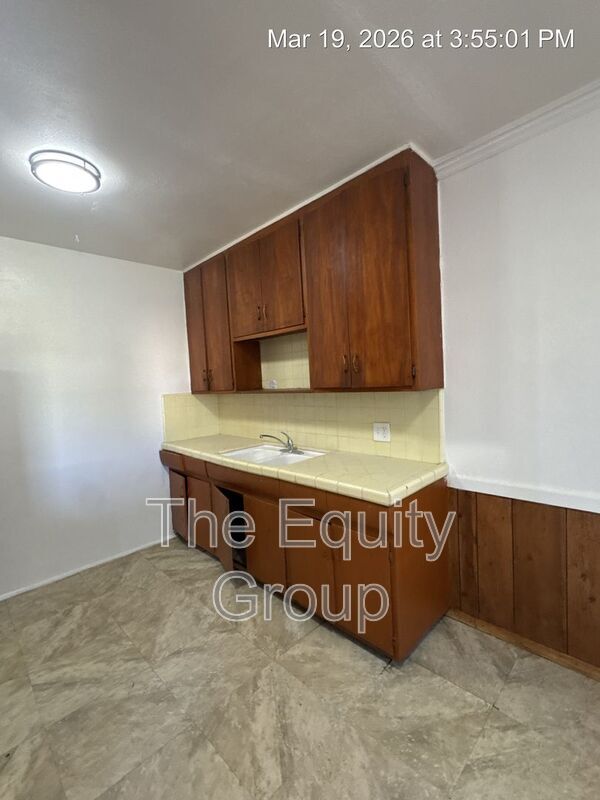 Building Photo - 570 S Richmond Ave