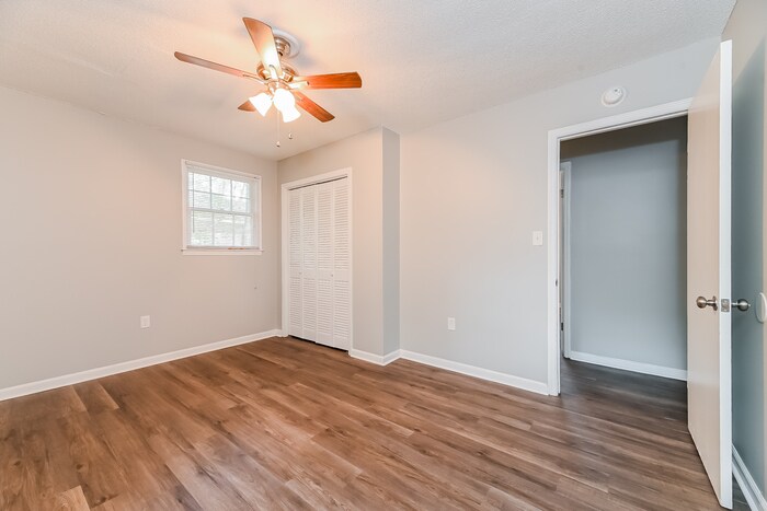 Building Photo - 7720 Mendelwood Dr