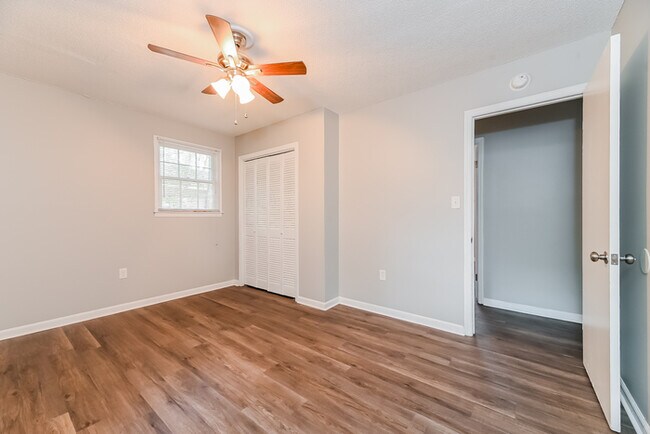 Building Photo - Wonderful Home in North Charleston!