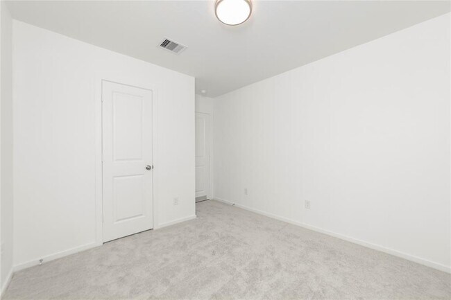 Building Photo - 1626 Red Oak Dr