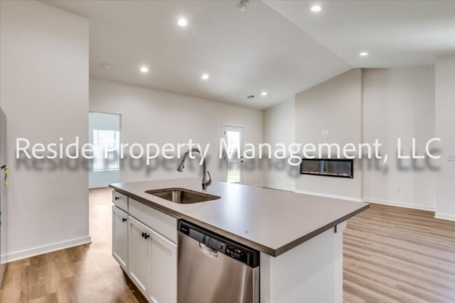 Building Photo - Pineway Aria Plan