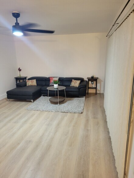 Building Photo - 570 N Tropic Ln