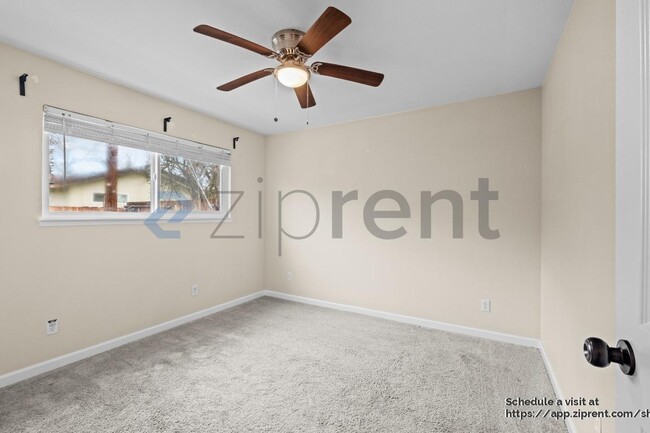 Building Photo - 1821 Debonaire Dr