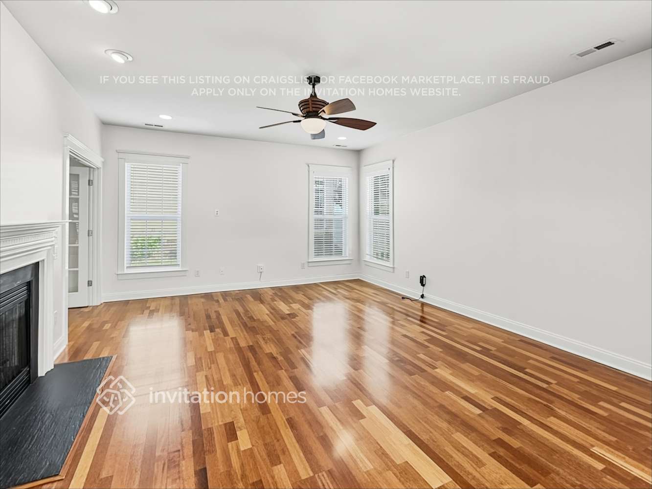 Building Photo - 15527 Barnsbury Dr