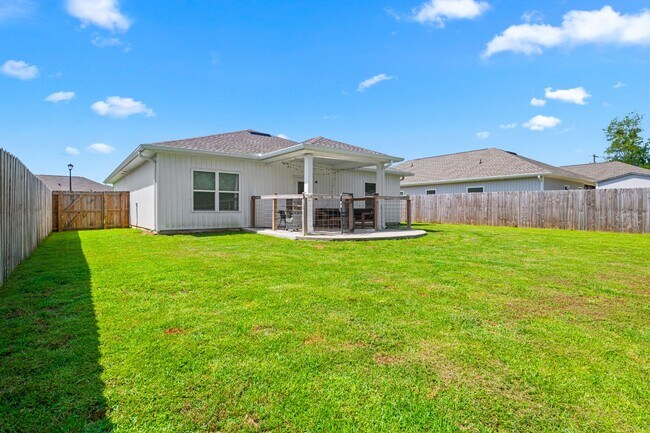 Building Photo - 6686 Sun Tree Cir