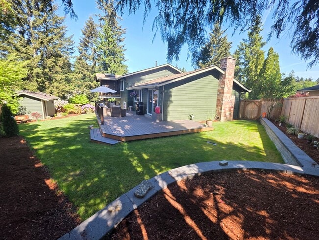 Building Photo - Lea Hill tri-level home - 3 bedroom 2.5 bath home - Feels like new/ Remodeled - A Must see - Avai...